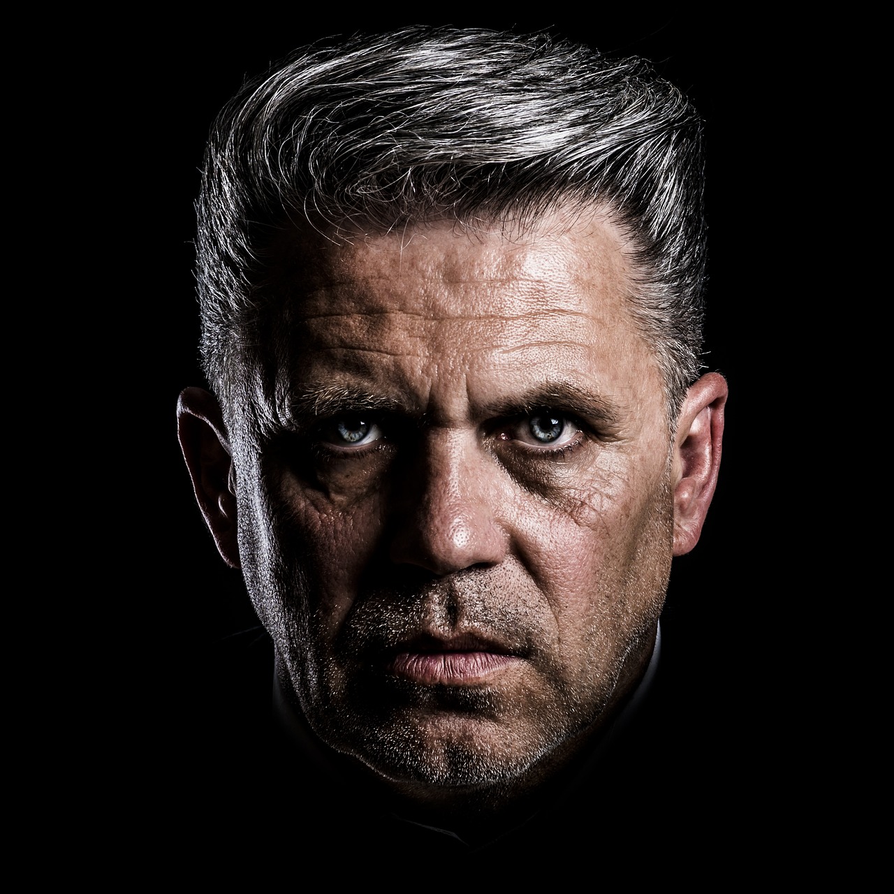 découvrez les obligations légales essentielles que doivent respecter les nouveaux entrepreneurs pour démarrer leur activité en toute conformité.